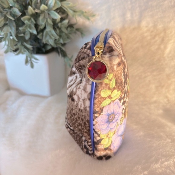 Estee Lauder Butterfly 🦋 and 🌹 Roses Makeup Bag - Picture 3 of 8